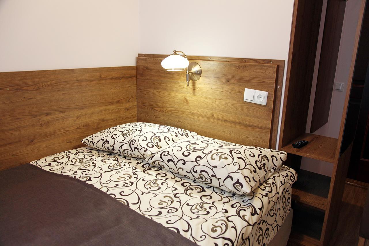 Double Room Shared External Bathroom,595531920:JPEG