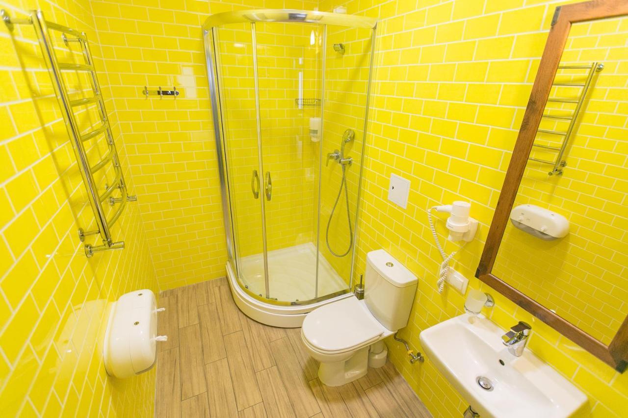 Family Room Bathroom,1005691642:JPEG