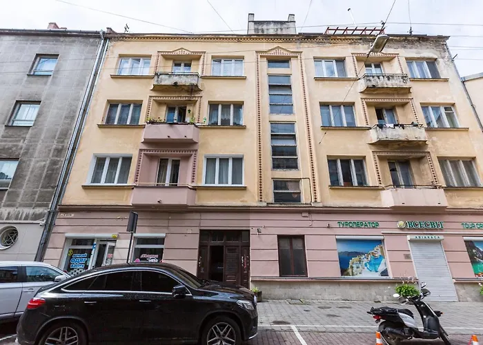 Подобово У Місті Львові На Вулиця Ференца Ліста 3 Біля Палацу Мистецтв Центр