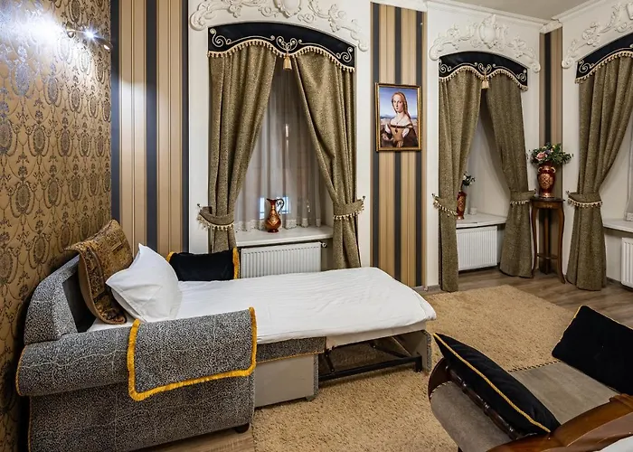 Classic Royal Central Apartment. Balcony And A/C