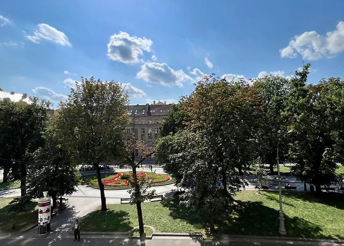 Avenue Apart