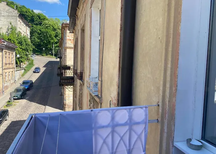 Центр 2 Кім Ужгородська Безкоштовна Парковка Не Далеко Від Ж Д Вокзалу Звітні Документи