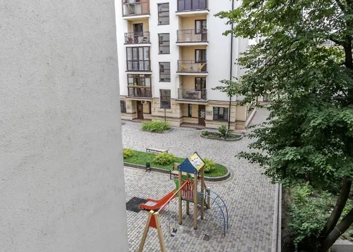 Біля Вокзалу