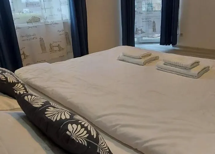 White Rooms On City Center