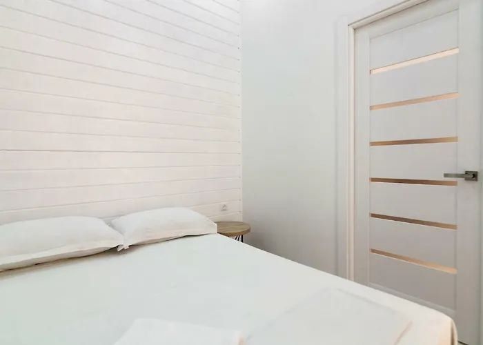 Leogrand One-Bedroom Apartments On Tugan-Baranovskogo 24